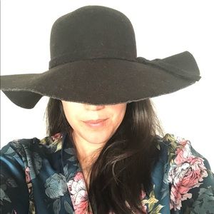 Stylish Floppy Hat - Black